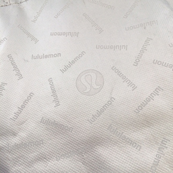 LULULEMON SILVER SMALL REUSABLE TOTE HOLIDAY 2022 - Picture 7 of 10